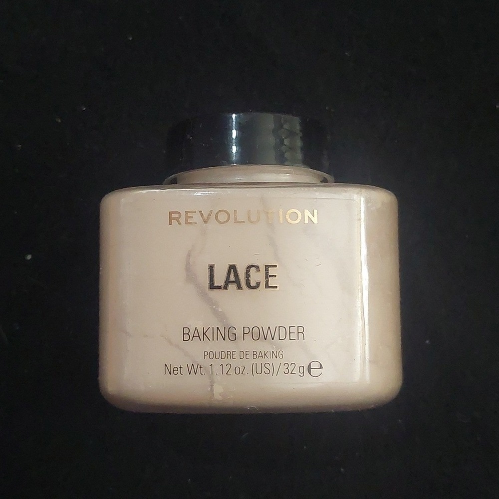 NEW‎ Makeup revolution loose baking powder in Lace